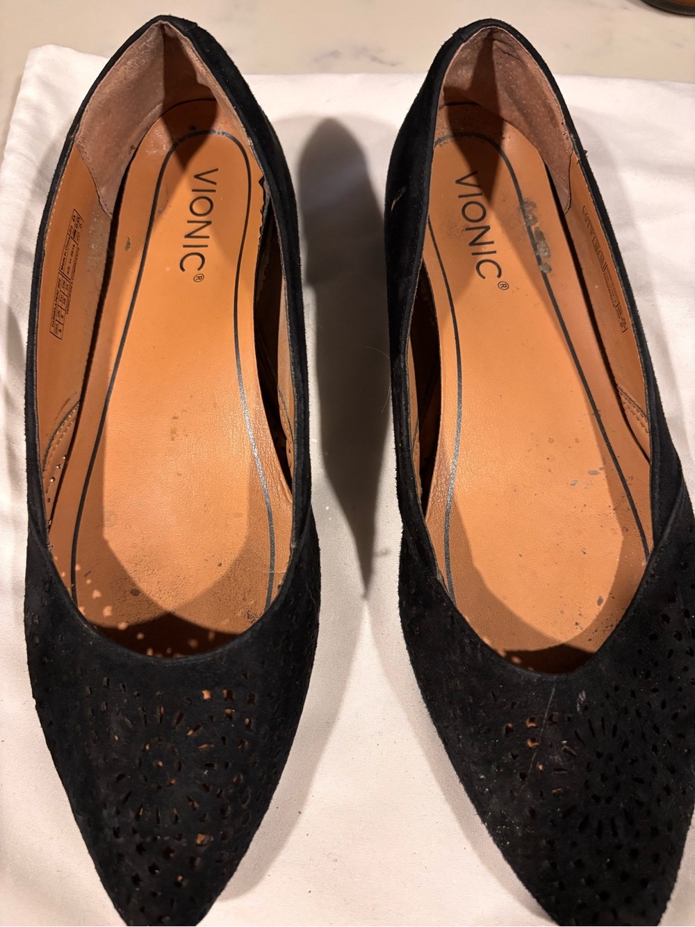 Vionic Black Pointed Toe Perforated Suede Flats